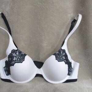Victoria Secret Body by Victoria bra 34C white/black lace underwire light paddin